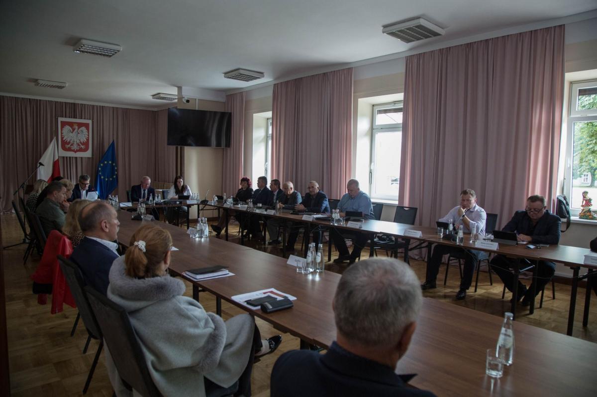 O remontach, oświacie i pieniądzach