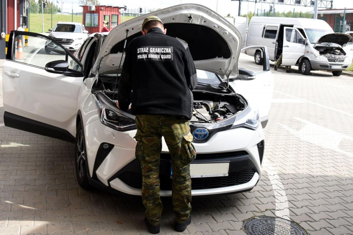 Luksusowe samochody zatrzymane na granicy. Wartość? 260 tys. zł