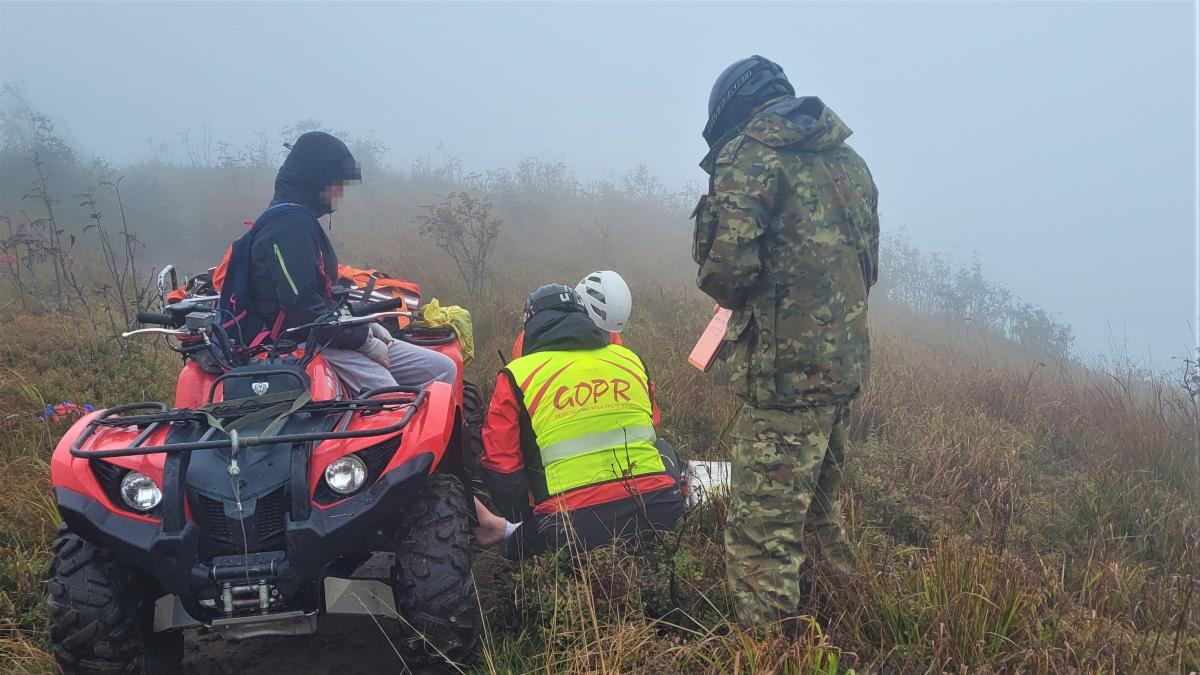 Nie mogła samodzielnie zejść ze szlaku. Pomogli pogranicznicy i ratownicy GOPR