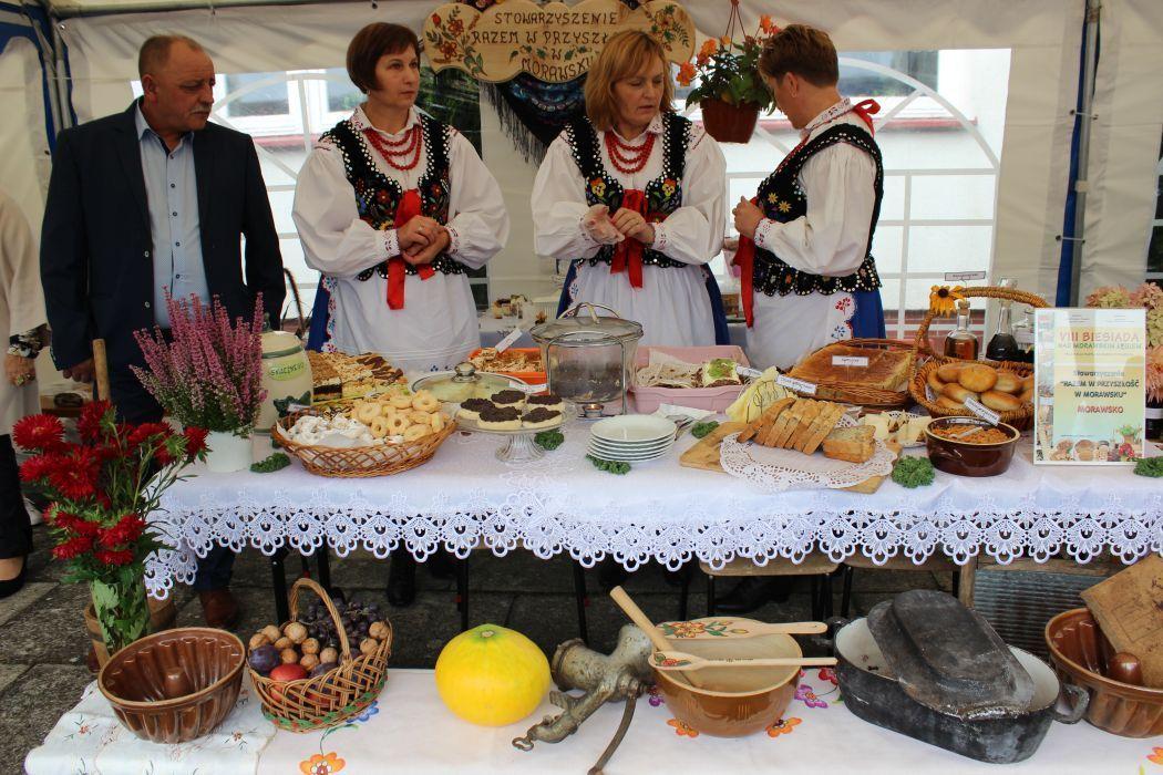 Biesiada nad Morawskim Łęgiem z tradycyjnymi potrawami