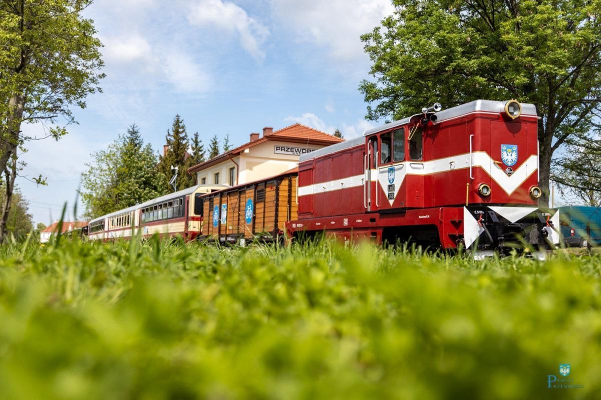 Przejazdy kolejką, drezyny, dmuchańce... Kolejowe popołudnie z atrakcjami