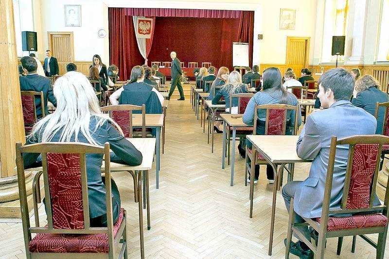 Ilu uczniów w regionie zdało egzamin dojrzałości? Jak wypadliśmy na tle kraju?