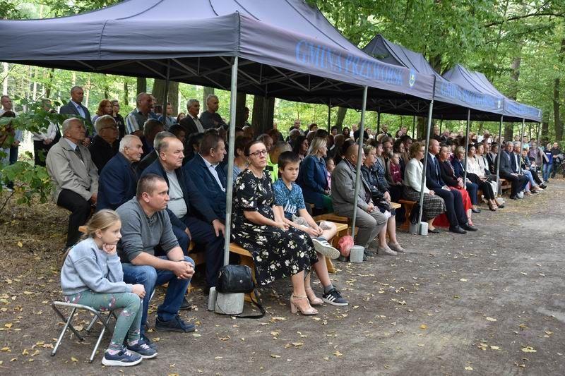 Mieszkańcy wciąż pamiętają o bolesnych wydarzeniach z lasu Dębrzyna [ZDJĘCIA]