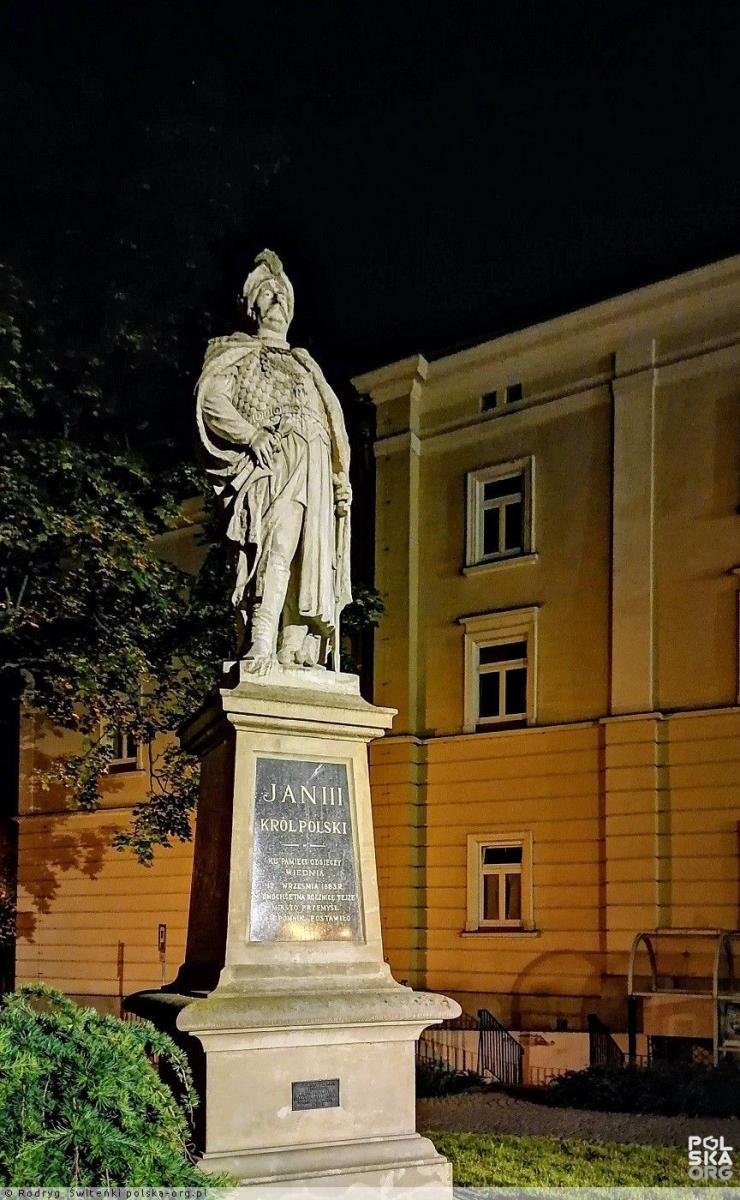 Pomnik króla Jana III Sobieskiego jak z komina wyciągnięty