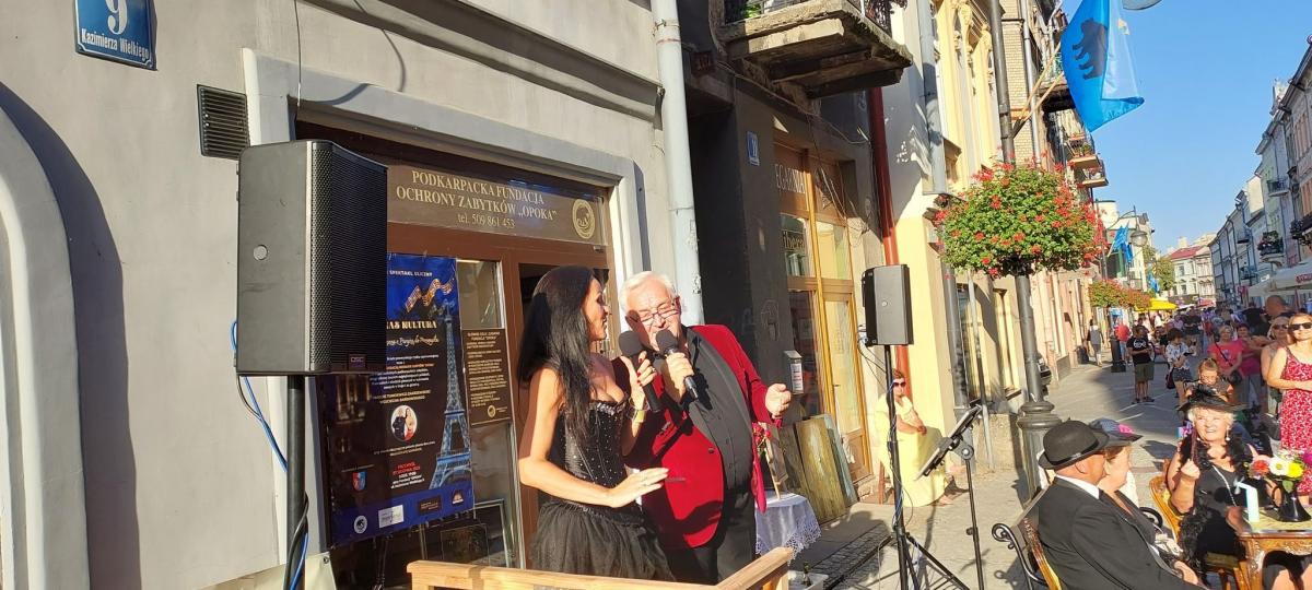 Na ratunek ginącym zabytkom. Promowali perełki architektury w atmosferze gwaru przemyskich uliczek