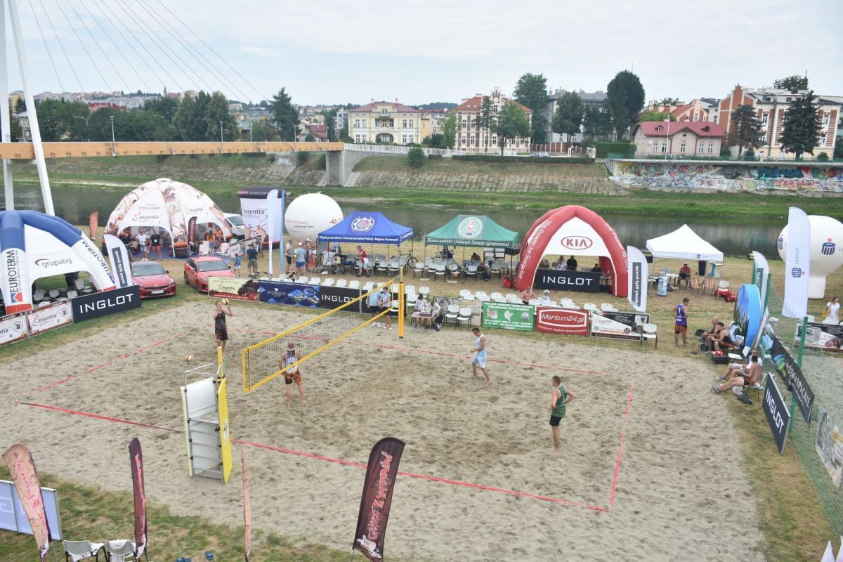 Siatkówka plażowa przy kładce! Służby mundurowe będą rywalizować