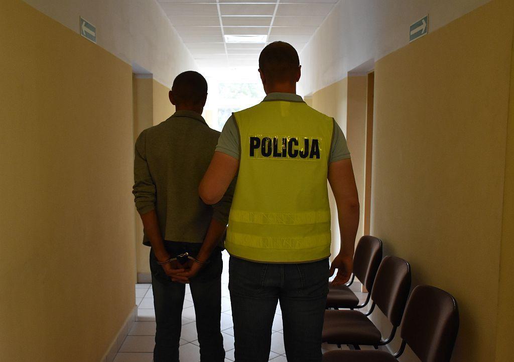 Chodził po hotelu i łapał za klamki. Chciał się łatwo wzbogacić