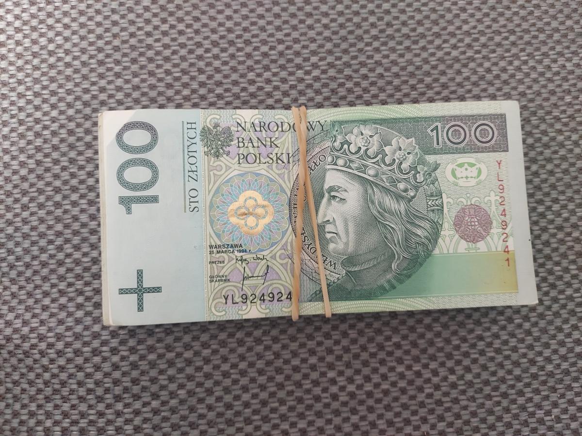 Zgubił 10 tys. zł, które wiózł na bagażniku roweru. Odzyskał dzięki uczciwości znalazcy