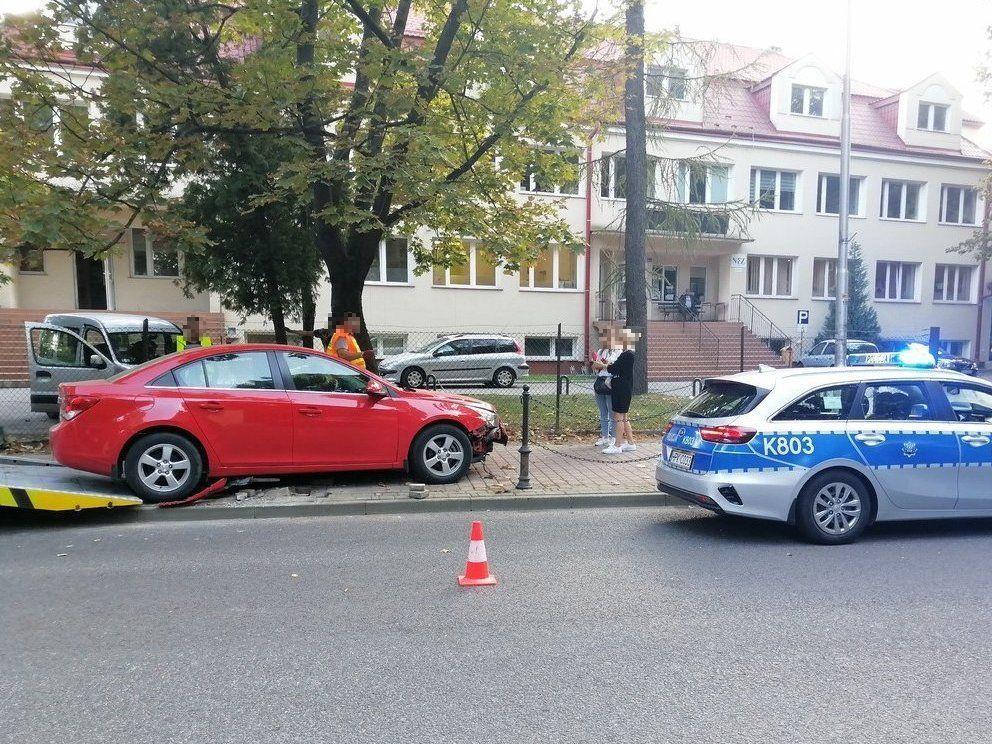 Kierująca chevroletem wjechała w grupę pieszych. Zasnęła za kółkiem?