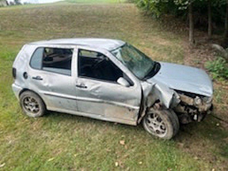 Kierujący volkswagenem wjechał do potoku i dachował. Miał blisko 3 promile