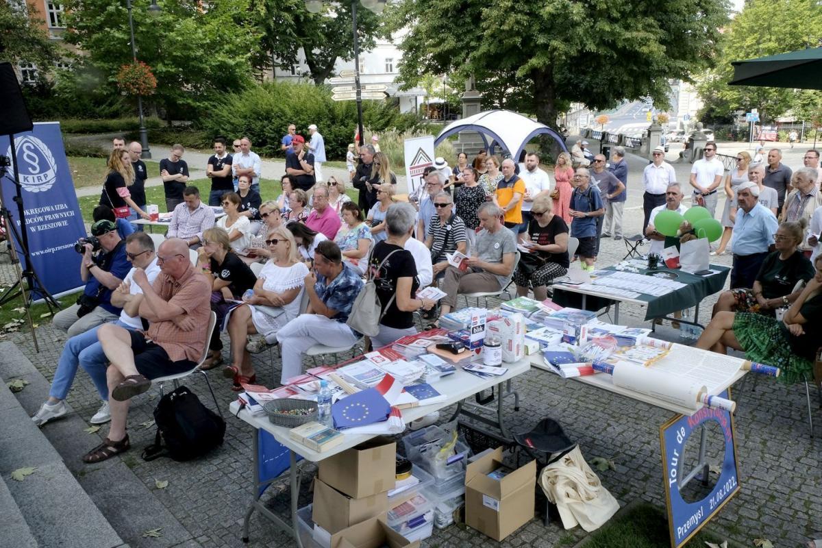 Adam Bodnar i Tour de Konstytucja PL na przemyskim Rynku
