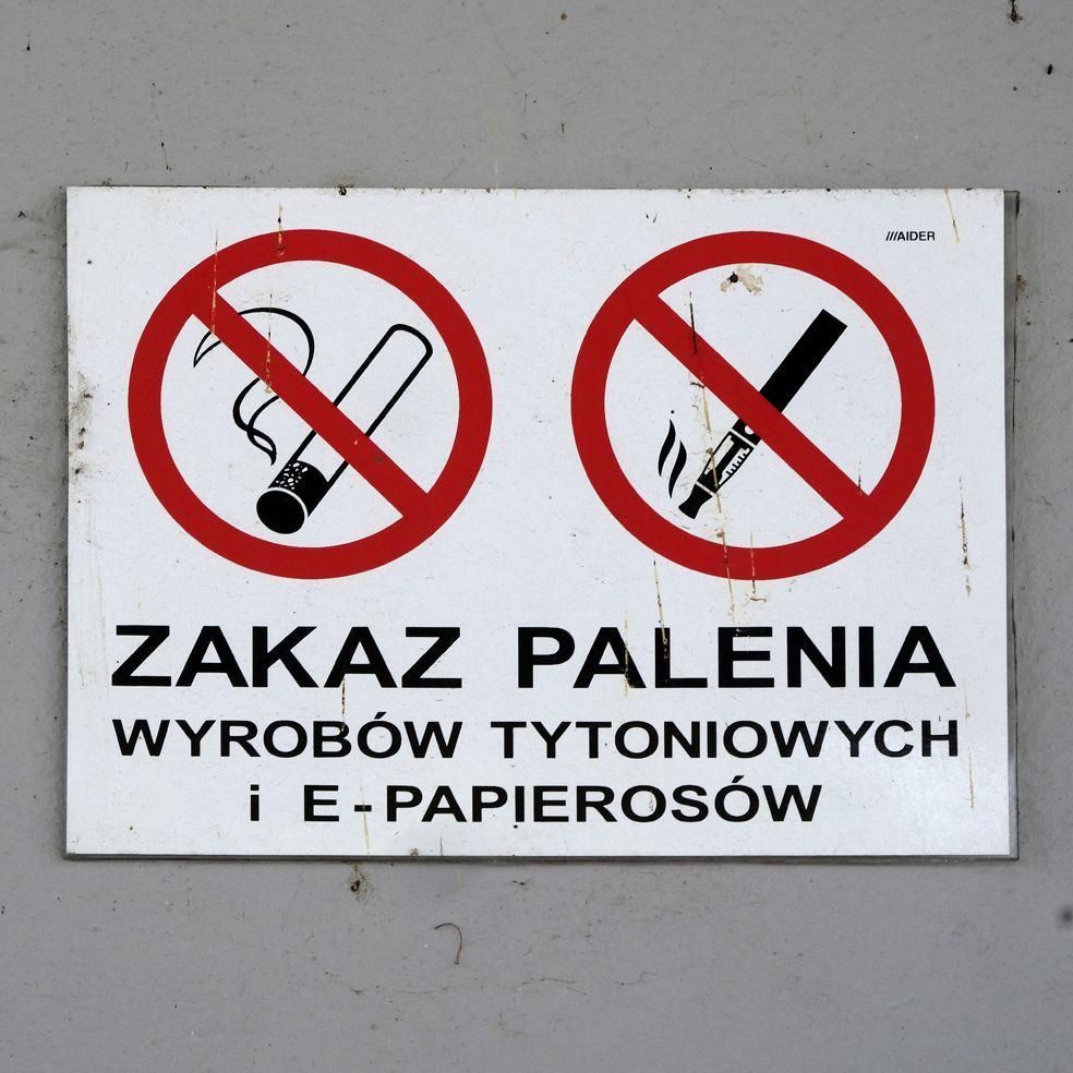 Zakazy palenia obowiązują na wszystkich dworcach i przystankach