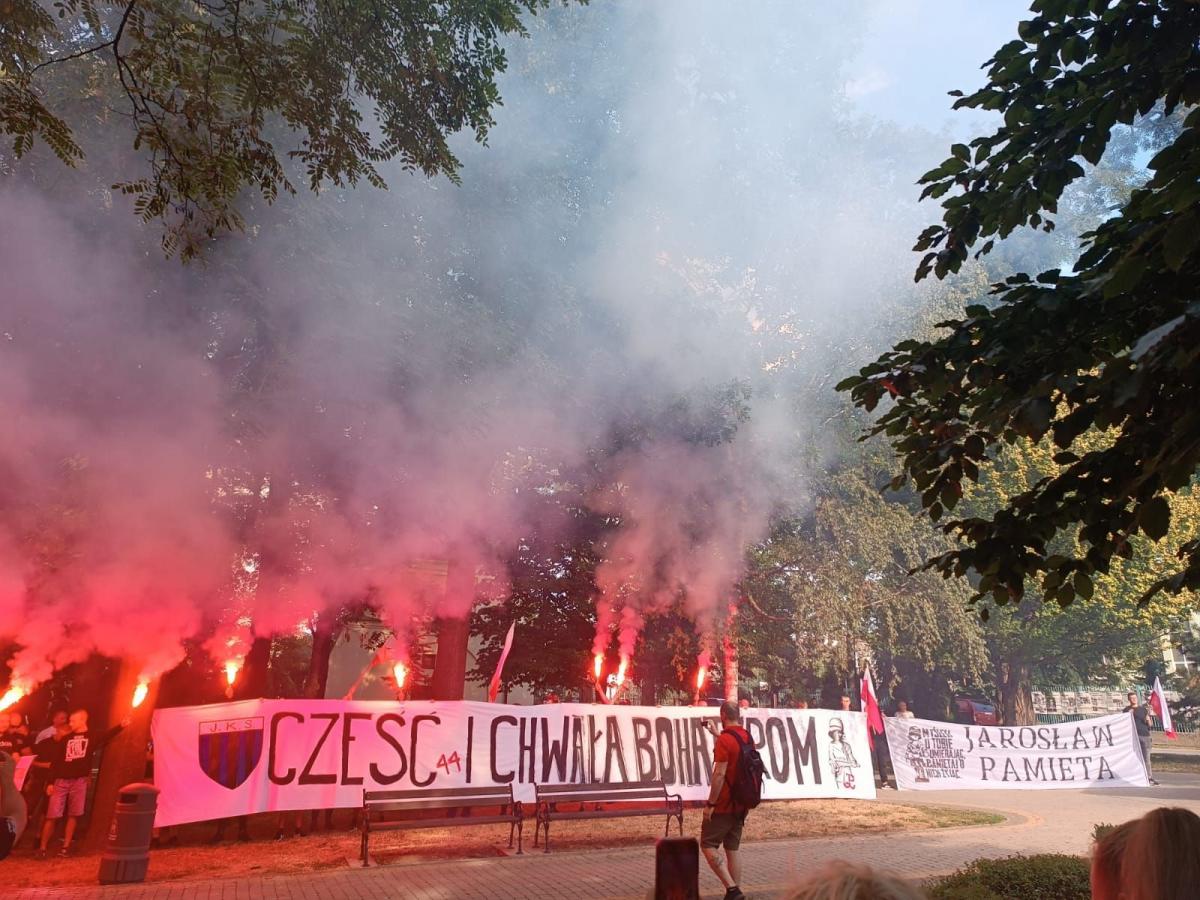 „Cześć i chwała bohaterom”. Godzina „W” w miejskim parku