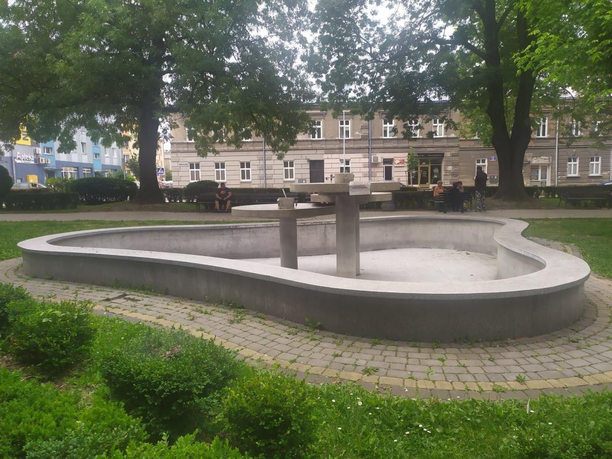 Fontanna jest, ale nie działa. Na jej uruchomienie potrzeba setek tysięcy