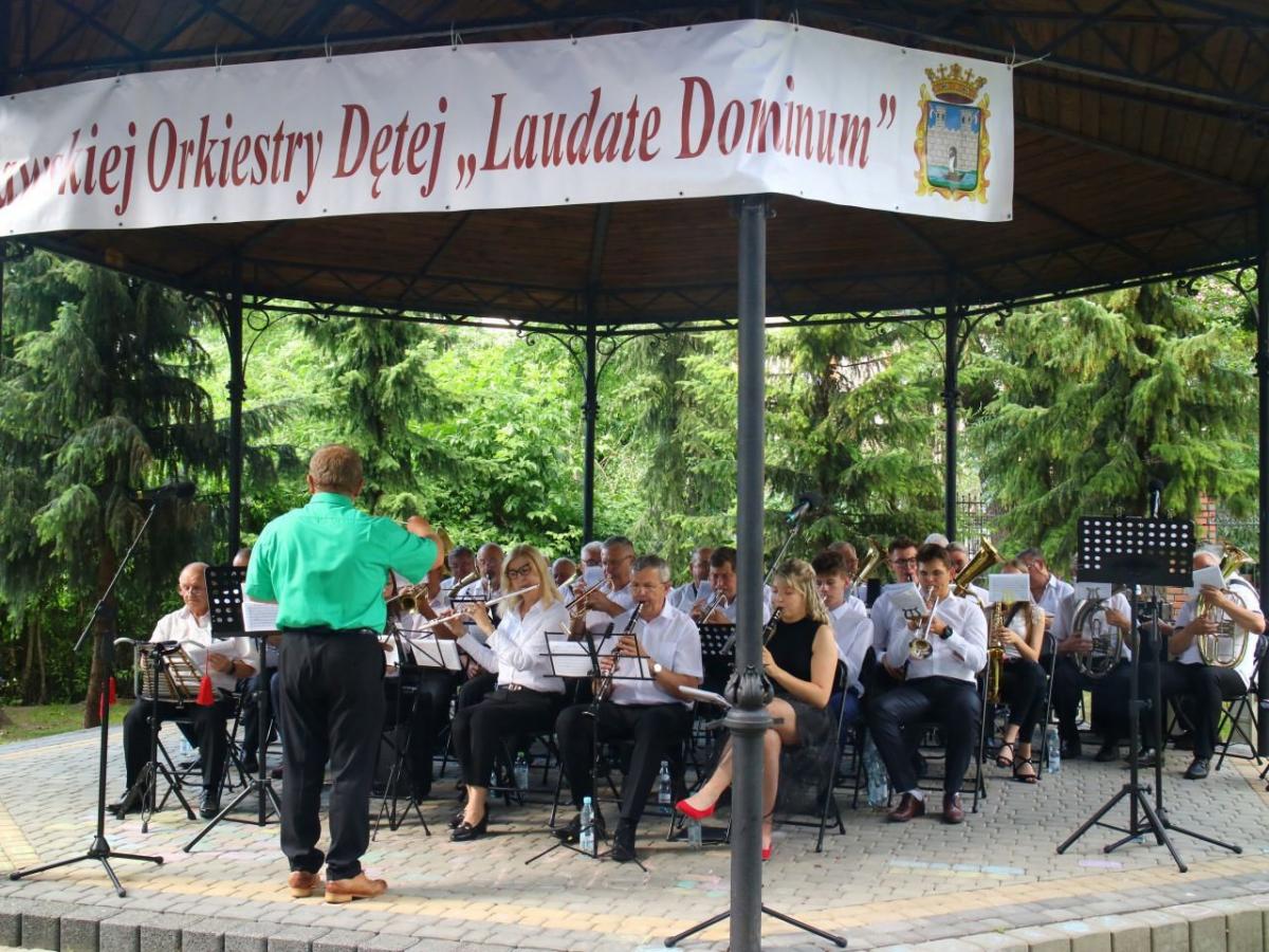 Orkiestra jubilatka zagrała w parku im. Baśki Puzon 