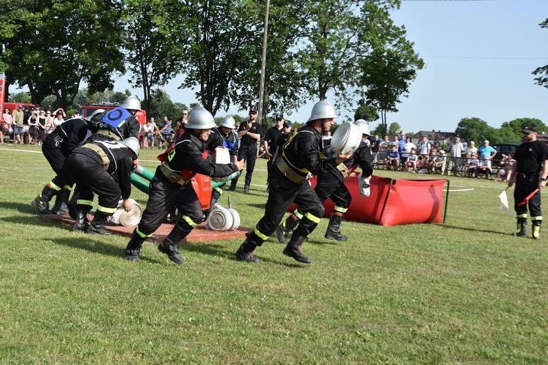 Ze strażaków pot lał się strumieniami [ZDJĘCIA]