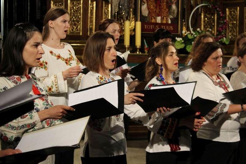 Chórzystki ze Lwowa zaśpiewały dla Polaków w przemyskiej archikatedrze [ZDJĘCIA]