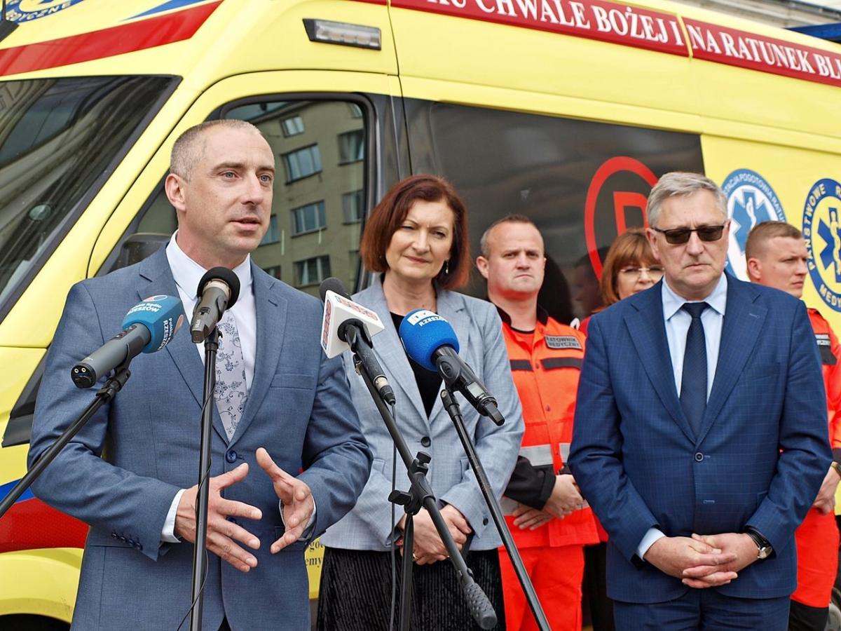 Kolejne defibrylatory dla przemyskiego pogotowia
