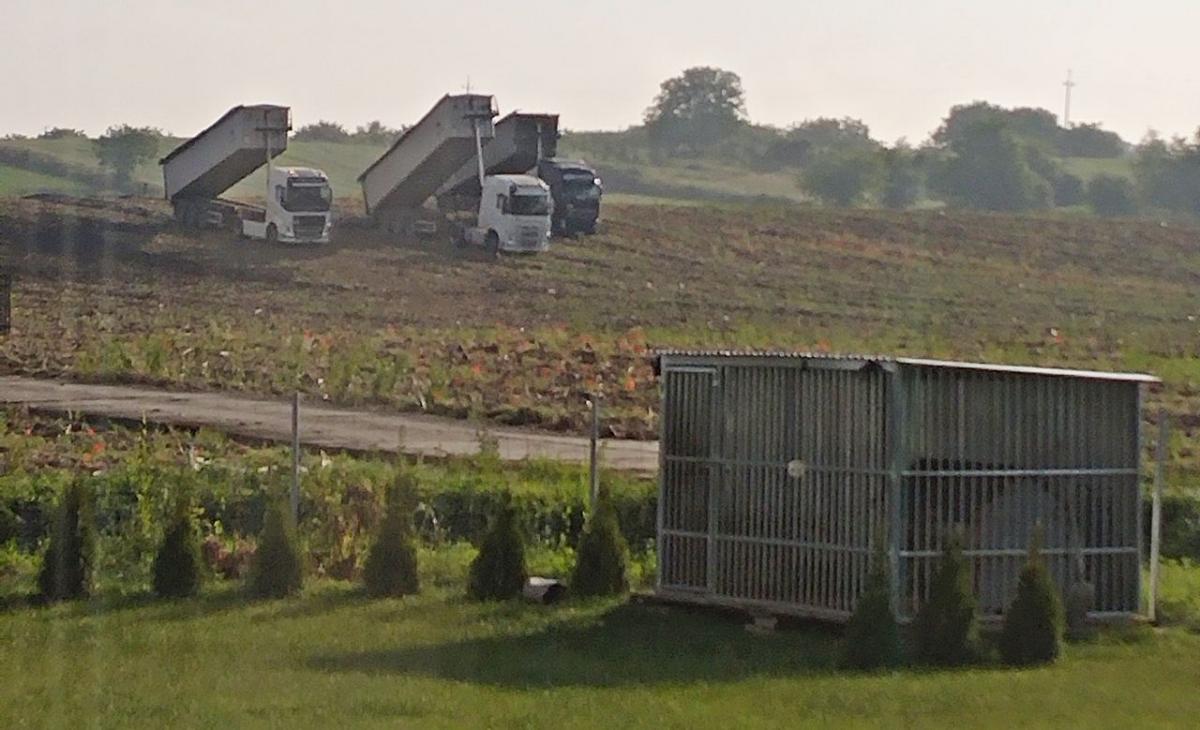 Ścieki na ornych polach. Smród nie do wytrzymania