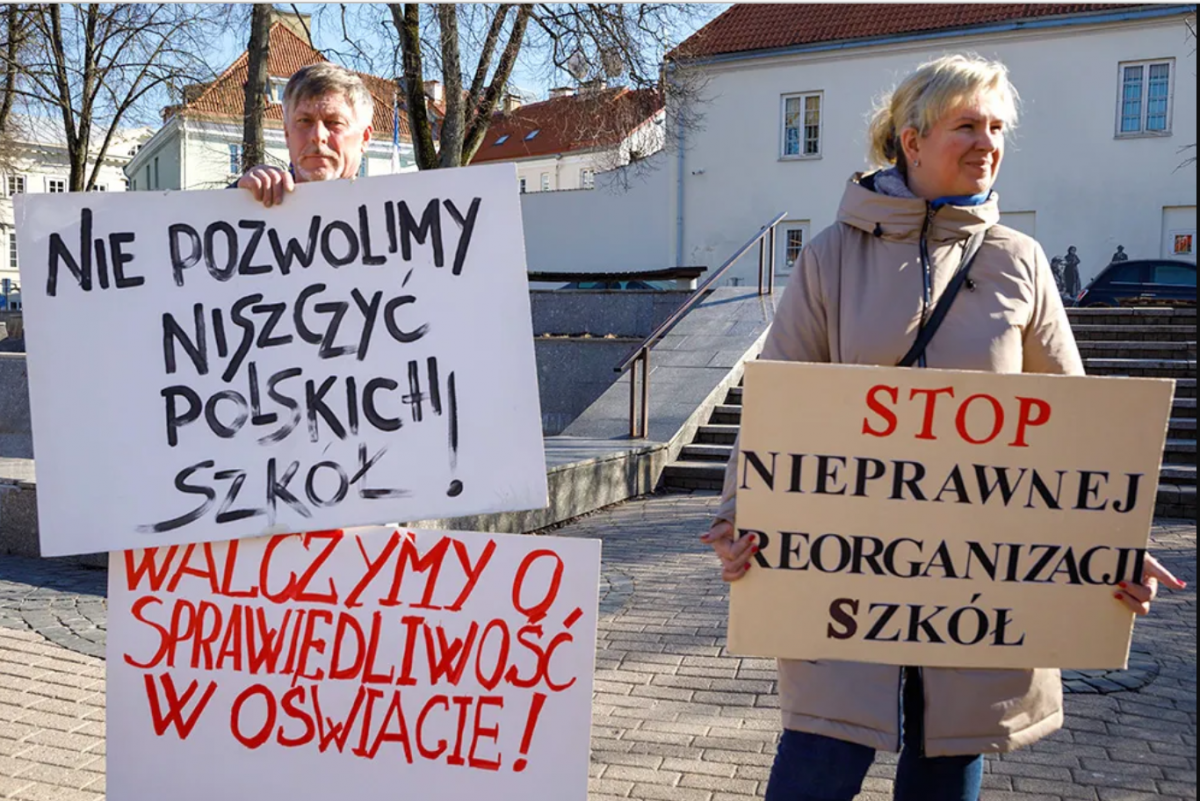 Sprzeciw wobec dyskryminacji Polaków na Litwie. 49 Sesja Rady Powiatu