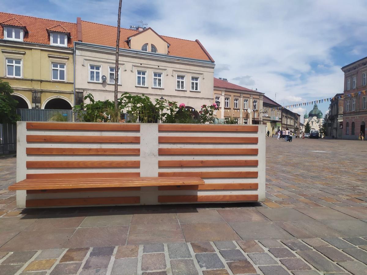Czy to kwietnik czy to ławka?