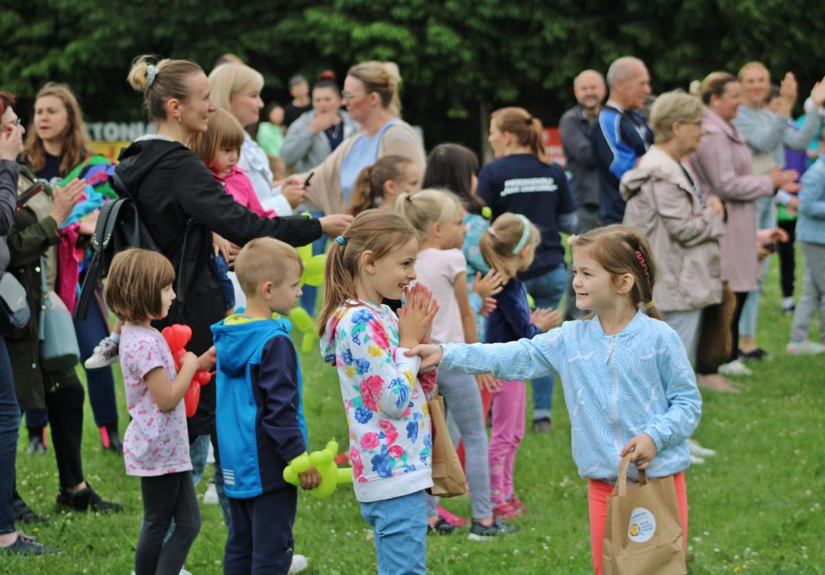 Pochylmy się nad autyzmem. II Piknik Integracyjny pod znakiem niebieskich balonów [ZDJĘCIA]