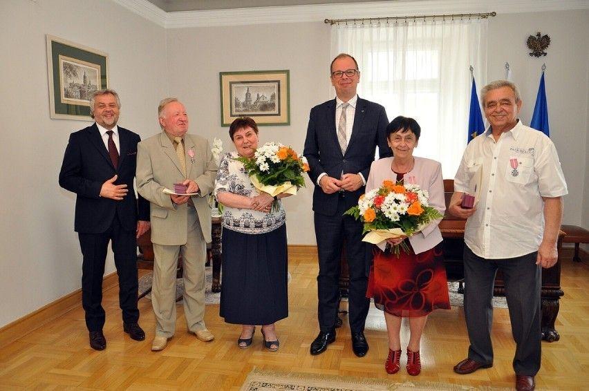 Pięćdziesiąt na wspólnym, małżeńskim liczniku