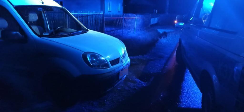 Pijany kierowca, aby uniknąć odpowiedzialności, przesiadł się do auta, którym kierował inny pijany kierowca