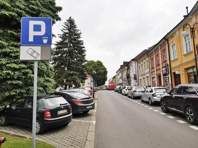 Od teraz za parkowanie w obrębie Rynku trzeba zapłacić [ZDJĘCIA]