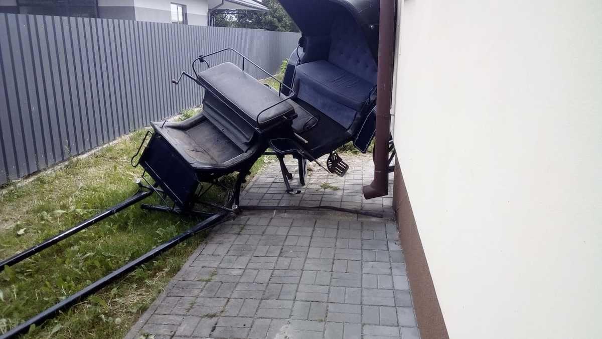 Spłoszony koń wywrócił bryczkę. Ucierpiały 4 osoby, w tym dwójka dzieci