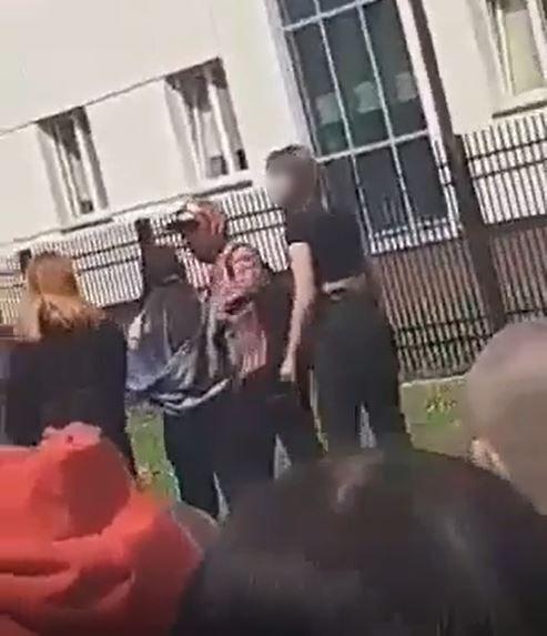 Samosąd za szkolną bramą? Konflikt między uczniami znalazł finał na policji
