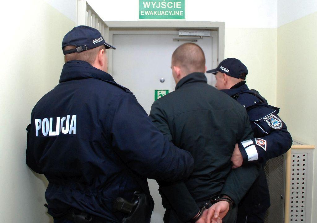 Przyszli na mecz JKS Jarosław z Polonią Przemyśl. Skończyli za kratami