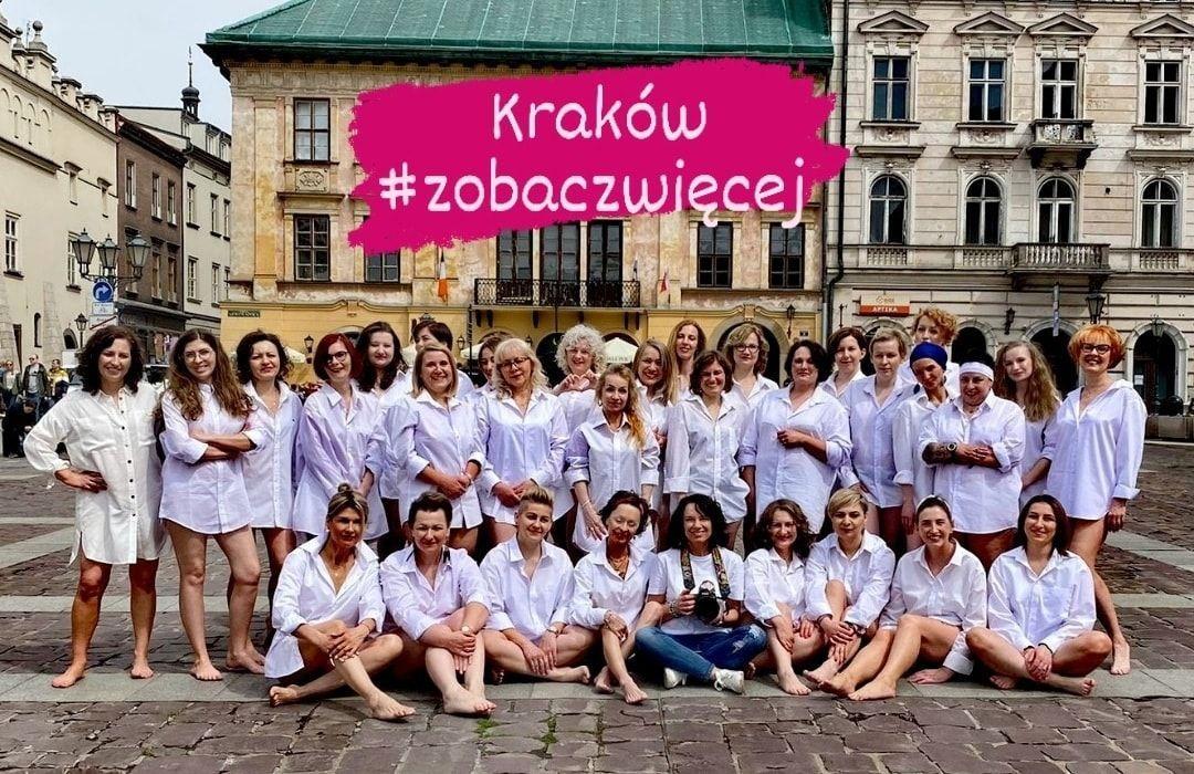 Wychodzą w miasto w białych koszulach. Tym samym krzyczą: „Zobacz Więcej”