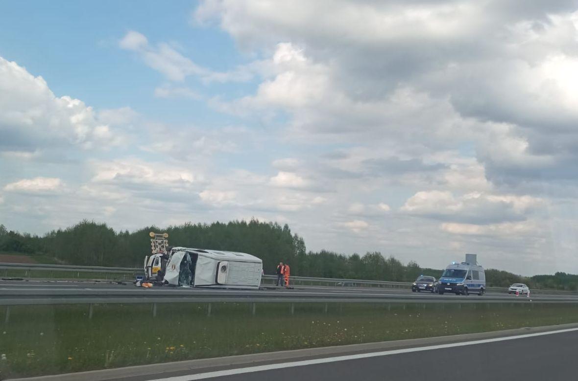 Na A4 najechał na tył pojazdu obsługi autostrady
