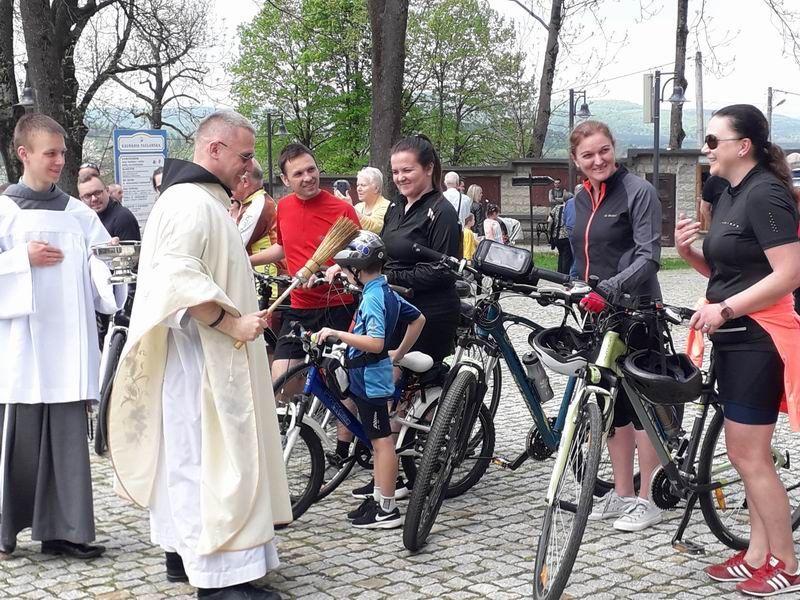 Miłośnicy dwóch kółek przyjechali po błogosławieństwo [GALERIA]