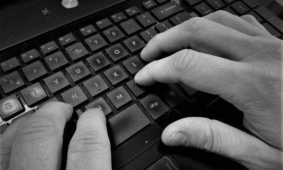 Cyberoszuści atakują. Wykład online dla seniorów