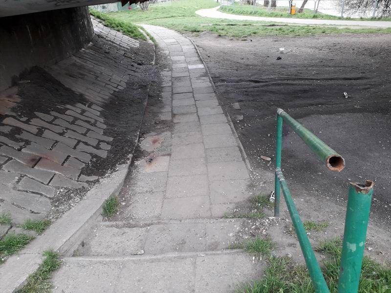 Barierka nie wytrzymała. – Usterka jak najszybciej zostanie usunięta – zapewnia ZDM 