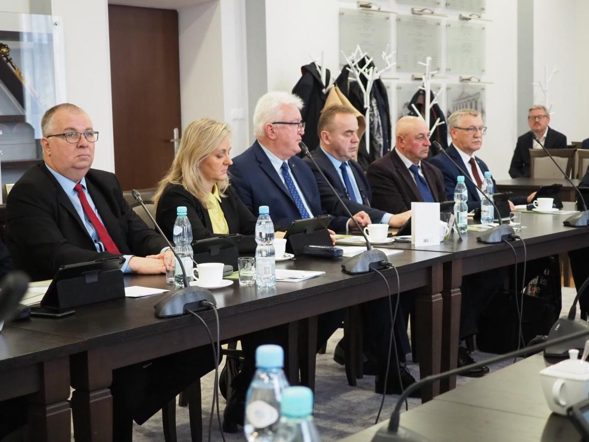 Radni jednym głosem na sesji Rady Powiatu