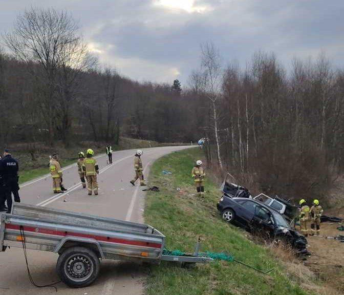 Nienadowa: Zderzenie renaulta z audi. Do szpitali trafiły trzy osoby