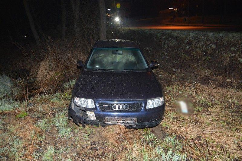 Kierująca audi wjechała do rowu. Miała ok. 2,5 promila alkoholu w organizmie