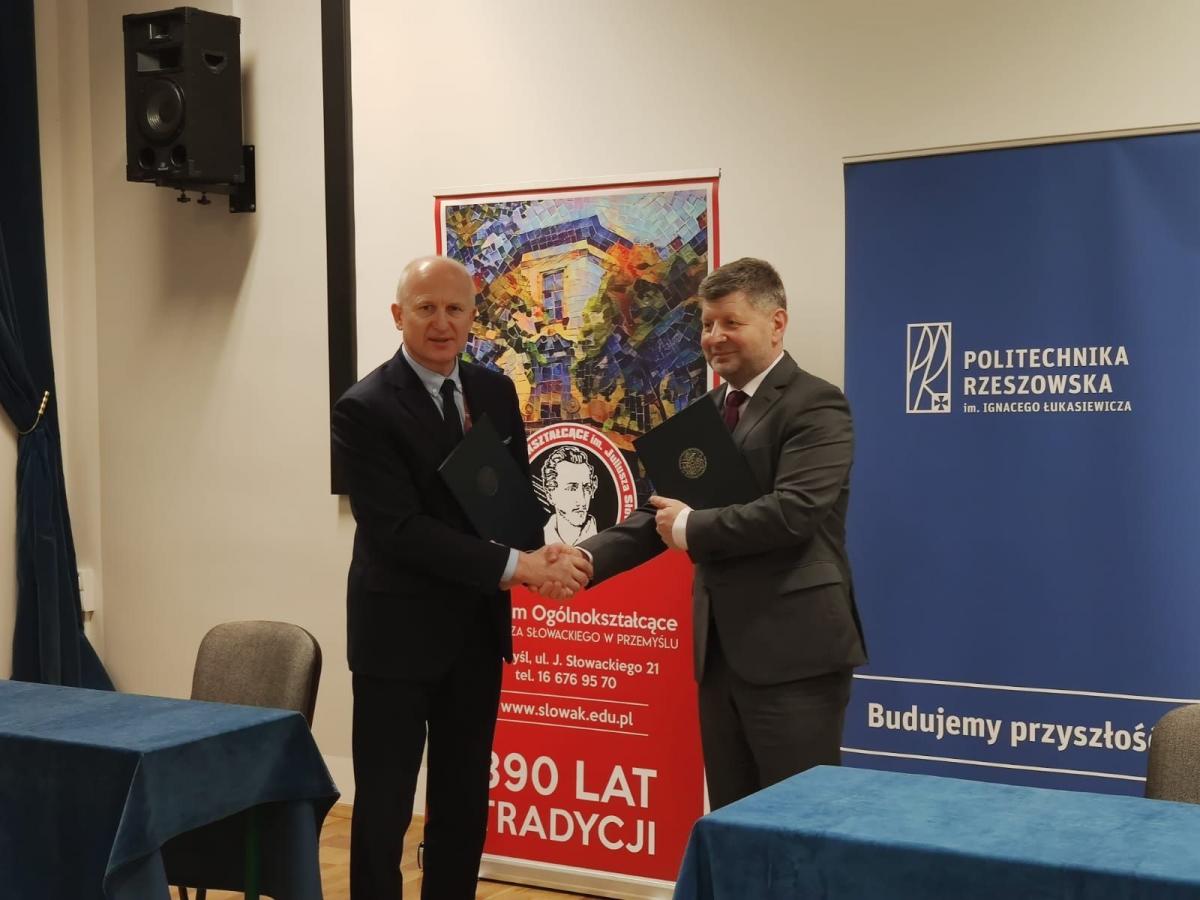 Podkarpacie potrzebuje inżynierów. I LO w Przemyślu i Politechnika Rzeszowska nawiązały współpracę