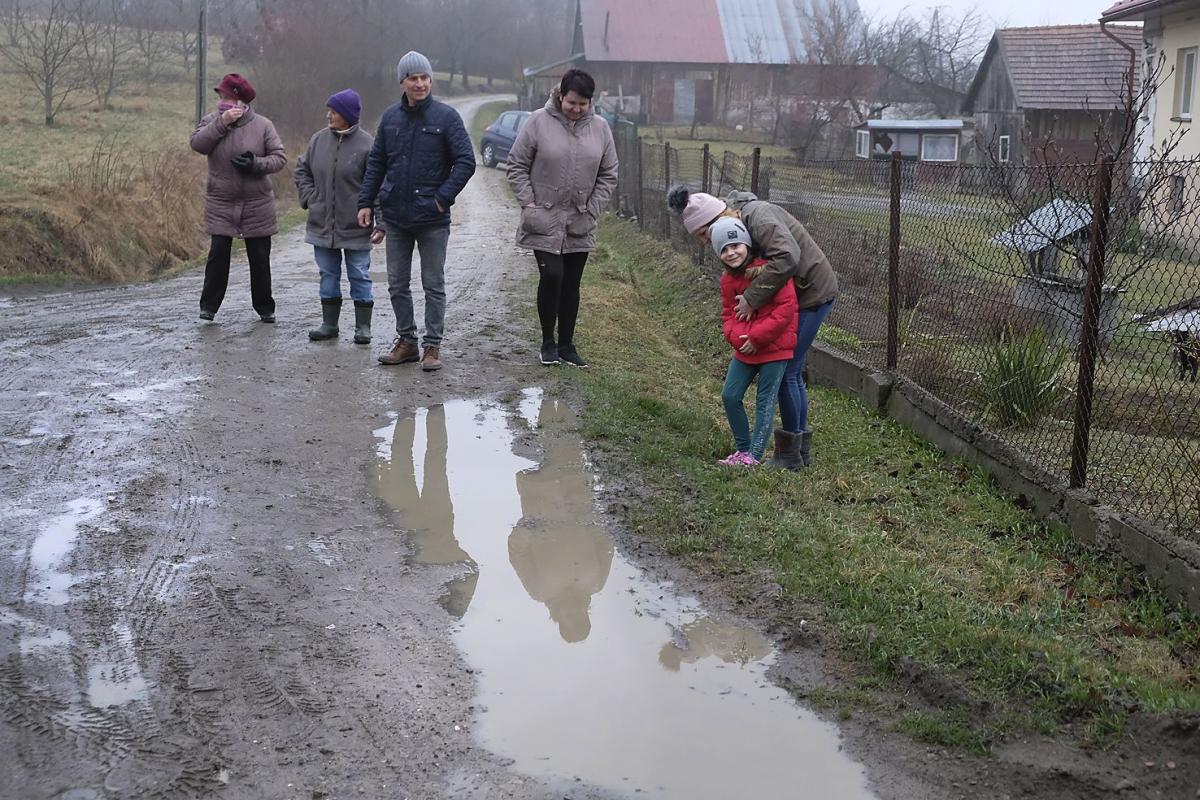 Mieszkańcy Zalesia wykluczeni: Nie mamy gazu, wody ani kanalizacji, nawet sklepu