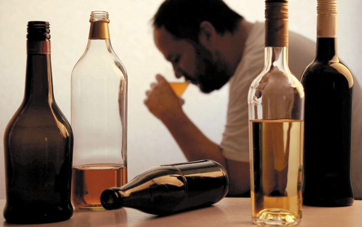 Piją dla złagodzenia stresu. W Jarosławiu zbadano, kiedy mieszkańcy sięgają po alkohol