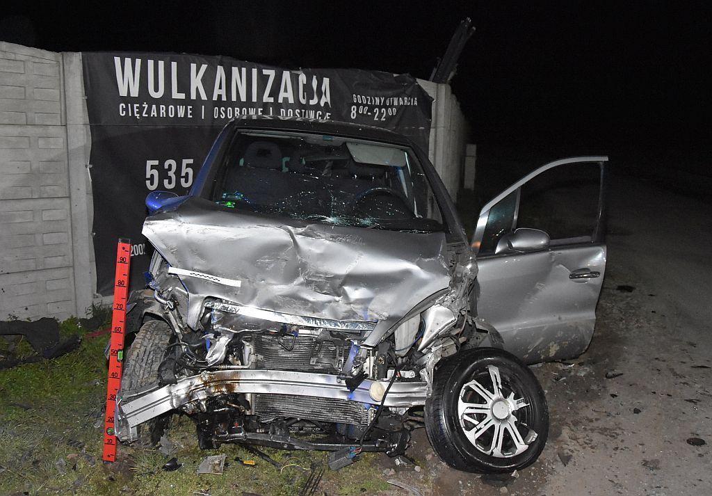 Manasterz: Zderzenie nissana z mercedesem. 19-latek nie miał prawa jazdy