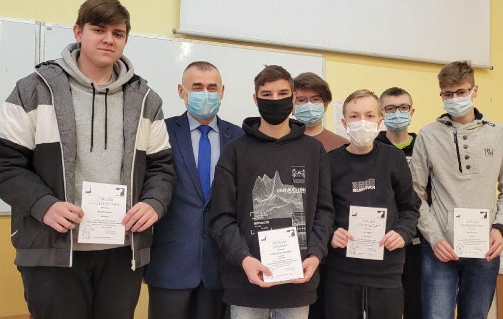 Brązowi medaliści ze ZSTiO w Jarosławiu 