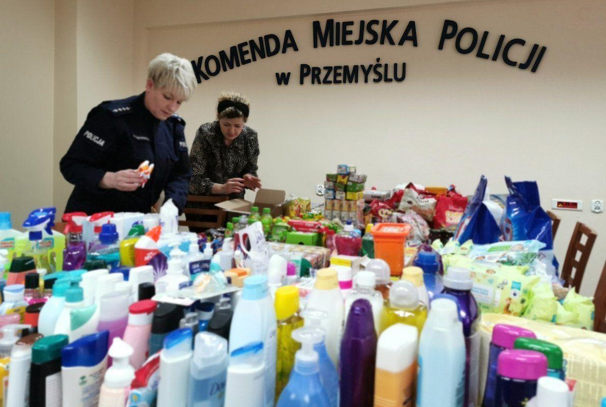 Przemyscy policjanci zebrali dary dla rodzin policjantów z Ukrainy