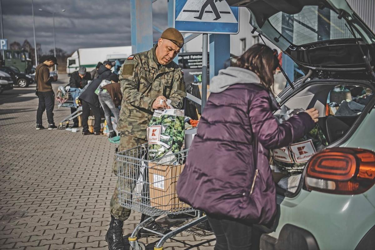 Aby nikt na naszej ziemi nie poczuł się osamotniony. Terytorialsi pomagają [ZDJĘCIA]