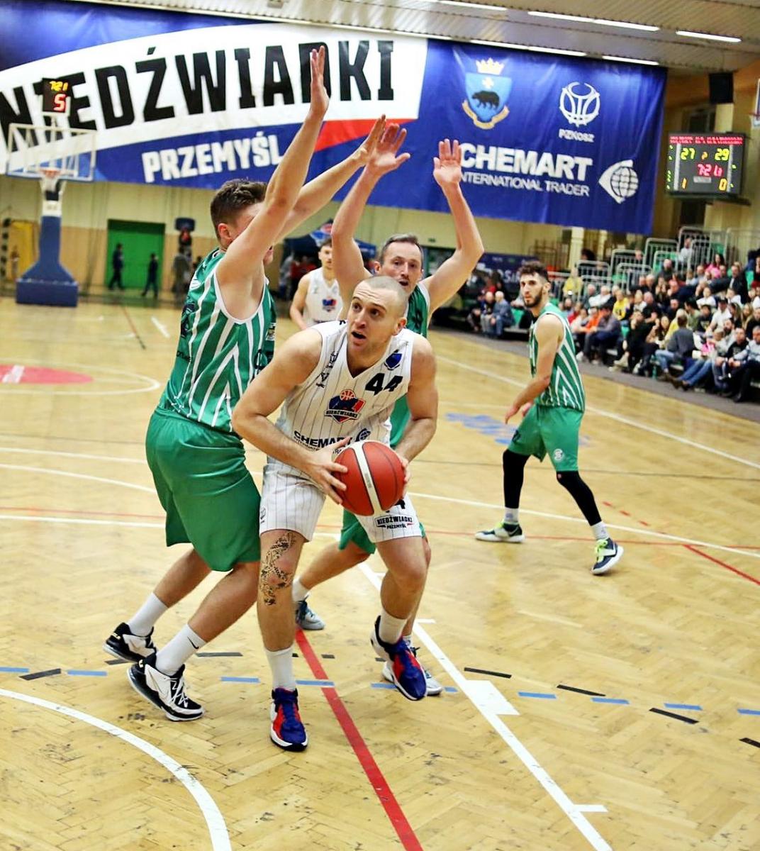 Przemyskie Niedźwiadki lepsze pod Jasną Górą. Debiut Bruna Chalickiego
