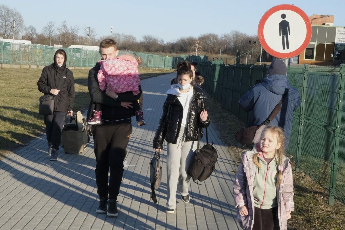 Pierwsi uchodźcy dotarli do Medyki [ZDJĘCIA]