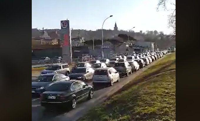 Paraliż na stacjach paliw w Przemyślu [WIDEO]